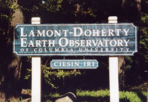 photo of sign of Lamont Doherty Earth Observatory with sign for IRI and for CIESIN beneath